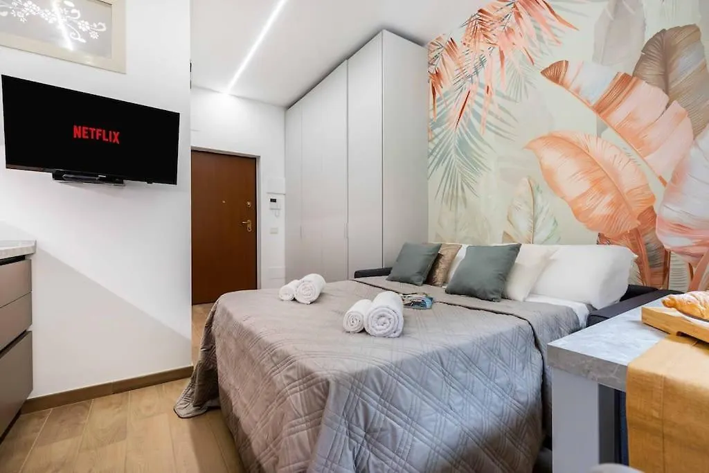 Exotic House In Central Of Milano
